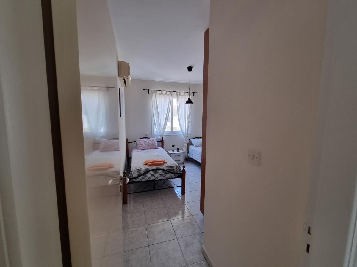Ancient Paphos - Cozy Place Next To The Sea, Marina, Historical Sites, Buses, Mall, And Market Exterior foto